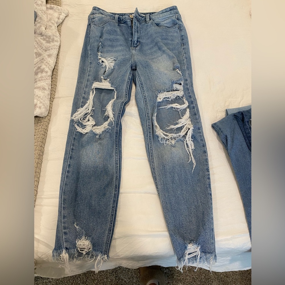 Cello hole mom jeans. Size 7.